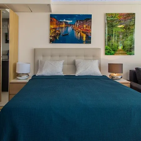 Apartment First Line P. Banus Sleeps 4