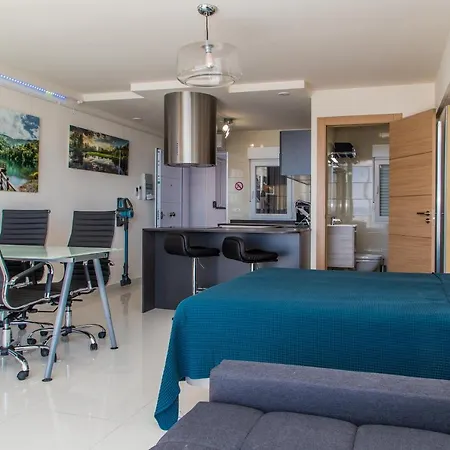First Line P. Banus Sleeps 4 * Marbella