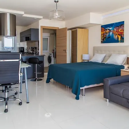 Apartment First Line P. Banus Sleeps 4