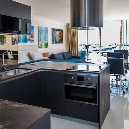 Apartment First Line P. Banus Sleeps 4