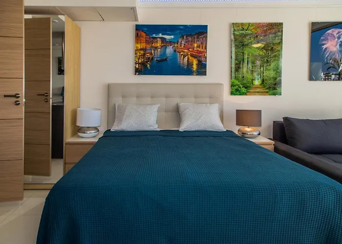 Apartment First Line P. Banus Sleeps 4
