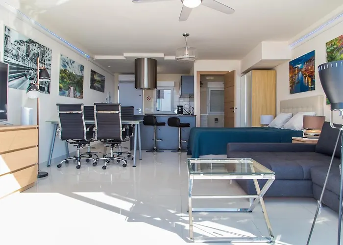 Apartment First Line P. Banus Sleeps 4 *