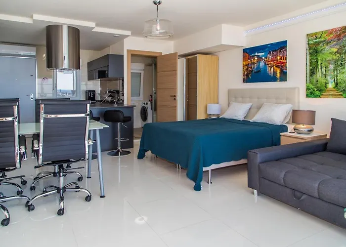 Apartment First Line P. Banus Sleeps 4